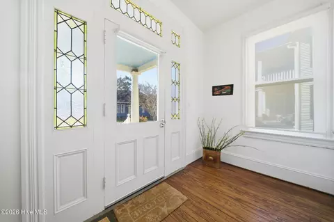 Entry Way - 303 E King St, Edenton, NC 27932 photo 1 of 10