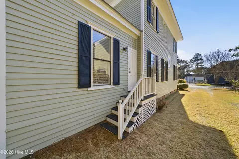 Exterior - 303 E King St, Edenton, NC 27932 photo 6 of 7