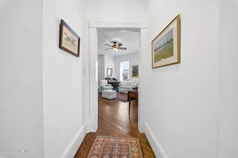 Entry Way - 303 E King St, Edenton, NC 27932 photo 3 of 10