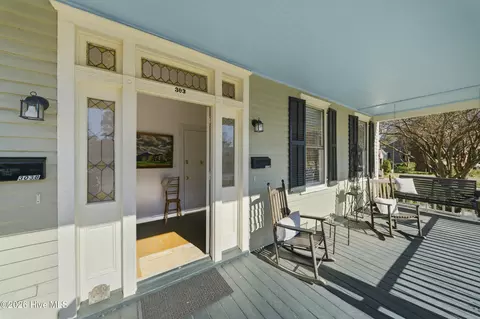 Exterior - 303 E King St, Edenton, NC 27932 photo 4 of 7