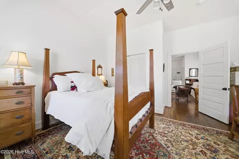 Bedroom - 303 E King St, Edenton, NC 27932 photo 4 of 9