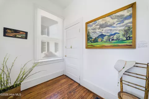 Entry Way - 303 E King St, Edenton, NC 27932 photo 6 of 10