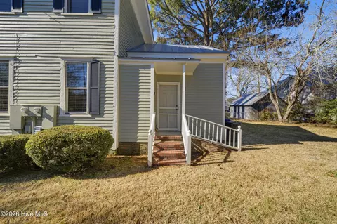 Exterior - 303 E King St, Edenton, NC 27932 photo 5 of 7
