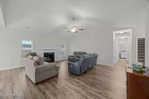 Entry Way - 3002 Sharpnose St, New Bern, NC 28562 photo 3 of 3