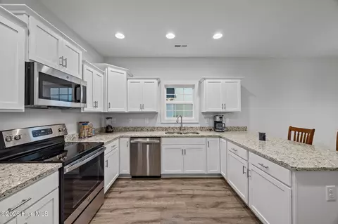 Kitchen - 3002 Sharpnose St, New Bern, NC 28562 photo 2 of 4