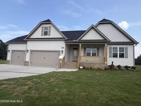 38 Charles Point Ln, Selma, NC 27576