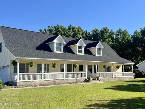 103 Trenor Ln, Powells Point, NC 27966
