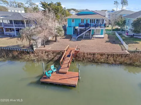 205 SW 15th St, Oak Island, NC 28465