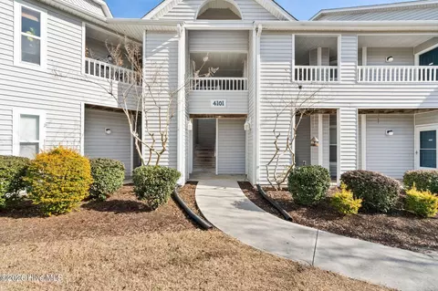 4101 Breezewood Dr #203, Wilmington, NC 28412