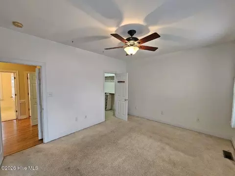 Bedroom - 7 Edgewater Dr, Smithfield, NC 27577 photo 2 of 9