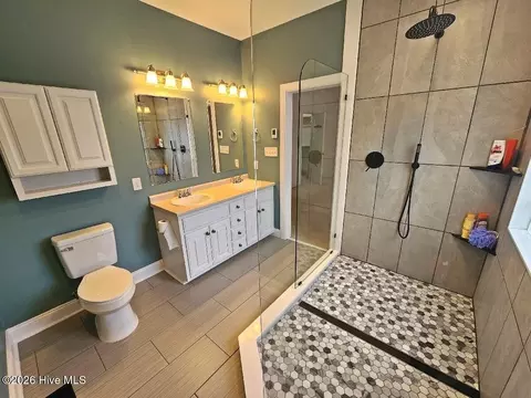 Bath - 7 Edgewater Dr, Smithfield, NC 27577 photo 6 of 7