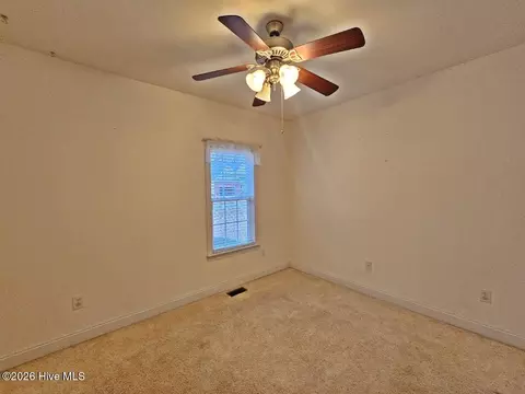 Bedroom - 7 Edgewater Dr, Smithfield, NC 27577 photo 4 of 9