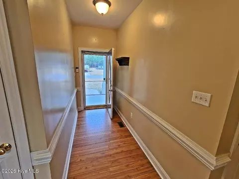 Entry Way - 7 Edgewater Dr, Smithfield, NC 27577 photo 2 of 2