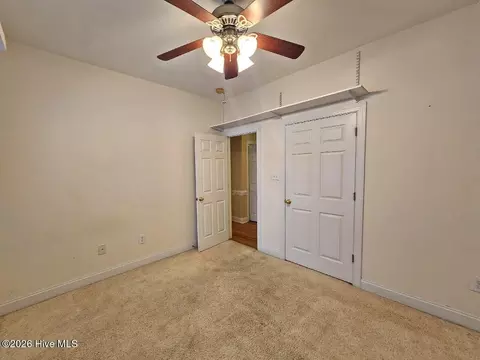 Bedroom - 7 Edgewater Dr, Smithfield, NC 27577 photo 8 of 9