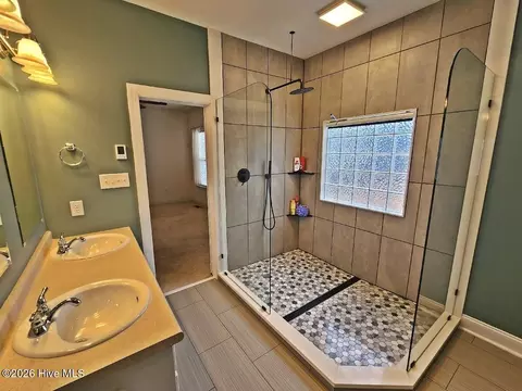 Bath - 7 Edgewater Dr, Smithfield, NC 27577 photo 7 of 7
