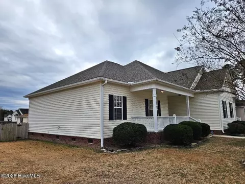 Exterior - 7 Edgewater Dr, Smithfield, NC 27577 photo 2 of 6