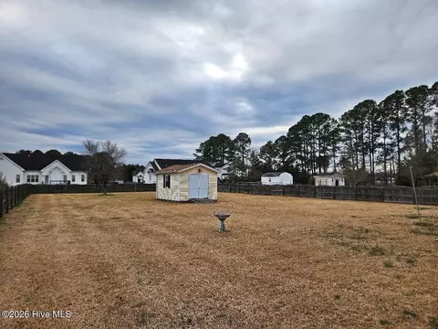 Exterior - 7 Edgewater Dr, Smithfield, NC 27577 photo 2 of 5