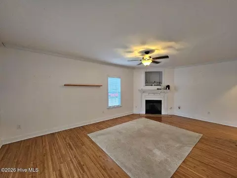 Living - 7 Edgewater Dr, Smithfield, NC 27577 photo 1 of 3