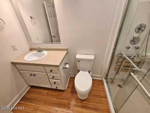 Bath - 7 Edgewater Dr, Smithfield, NC 27577 photo 3 of 7