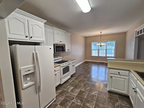 Kitchen - 7 Edgewater Dr, Smithfield, NC 27577 photo 1 of 4