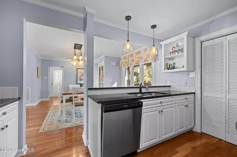 Kitchen - 214 Sandfiddler E, Emerald Isle, NC 28594 photo 4 of 4