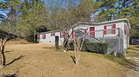 716 Pinecrest St, Carthage, NC 28327