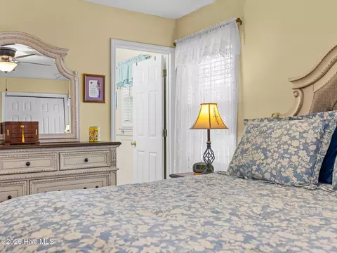 Bedroom - 327 Buckhead Rd, Hubert, NC 28539 photo 4 of 6