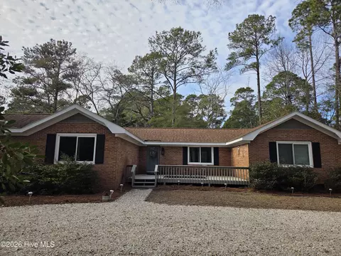 1 Golfview Ct, Calabash, NC 28467