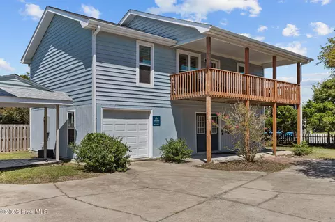 210 Bayview Dr, North Topsail Beach, NC 28460