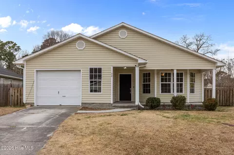 424 Boysenberry Ln, Hubert, NC 28539