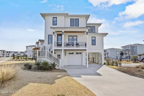 11 Amidships Ln, Hampstead, NC 28443
