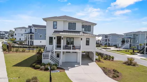 11 Amidships Ln, Hampstead, NC 28443