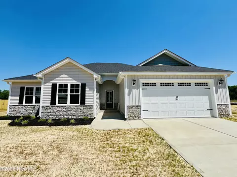 313 Creeks Edge Dr, Pikeville, NC 27863