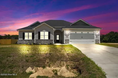 313 Creeks Edge Dr, Pikeville, NC 27863
