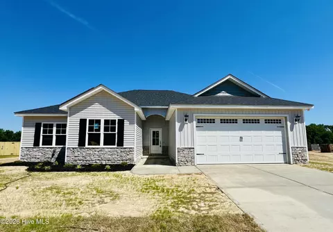 313 Creeks Edge Dr, Pikeville, NC 27863