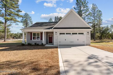 820 Winds Way, Aberdeen, NC 28315