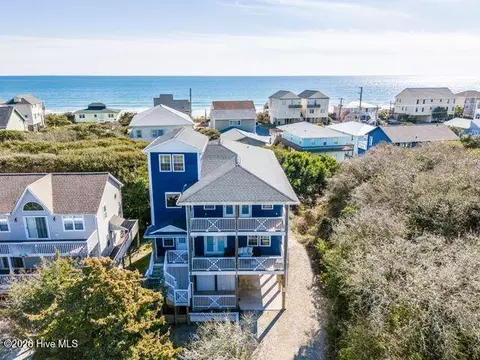 106 N Oak Dr, Surf City, NC 28445