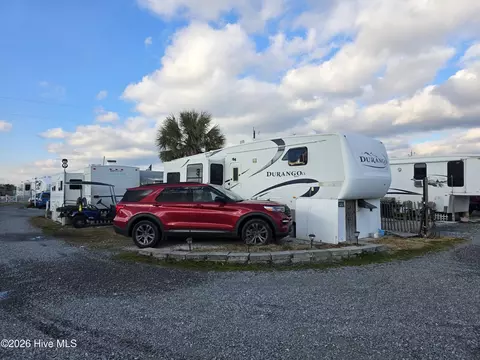 120 Quarterdeck St, North Topsail Beach, NC 28460