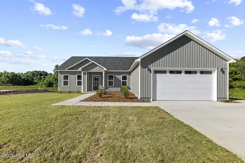 404 Wade Dr, Richlands, NC 28574