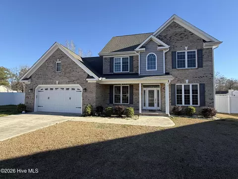 102 Palm Dr, Jacksonville, NC 28546