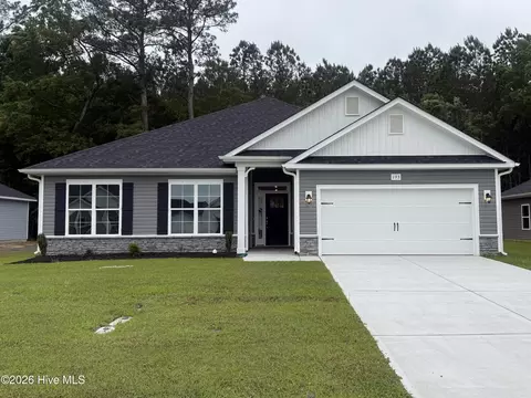 193 Seashore St, Grimesland, NC 27837