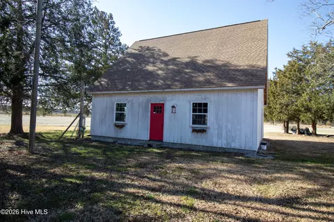 1426 E Bear Swamp Rd, Hertford, NC 27944