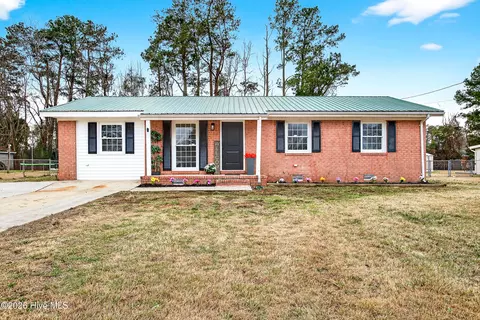 12 Cornell Dr, Jacksonville, NC 28546