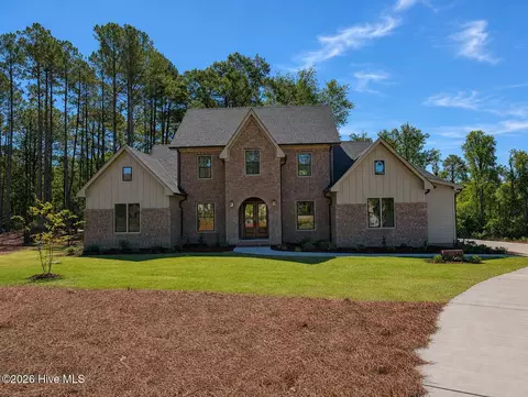 240 Paulson Ct, Pinehurst, NC 28374