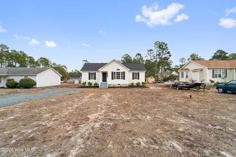 2228 E Boiling Spring Rd, Southport, NC 28461