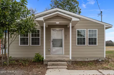 211 S Jackson St, Beulaville, NC 28518