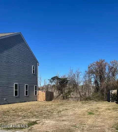1401 Creekfront Dr, Wilmington, NC 28401