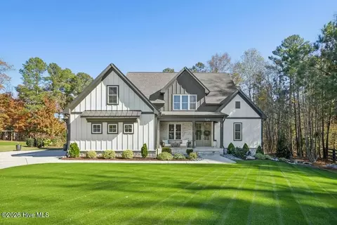 80 Paddocks Ct, Zebulon, NC 27597