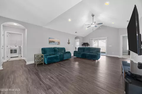 Entry Way - 8564 Primm Forest Dr NE, Leland, NC 28451 photo 2 of 5