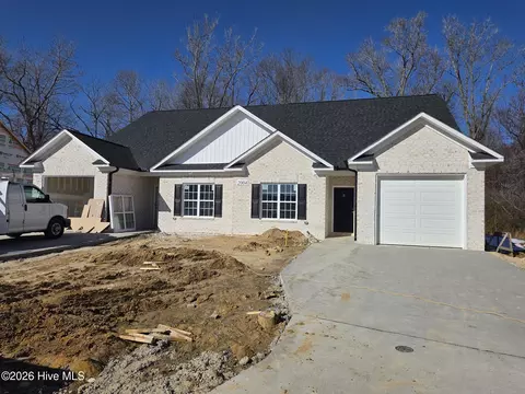 2004 Dartford Dr #B, Greenville, NC 27834